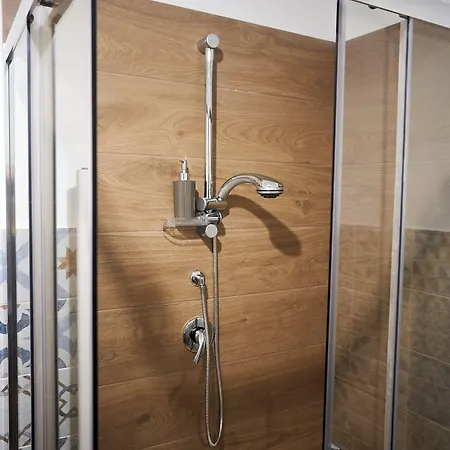 Incastro In Couette-café 4*